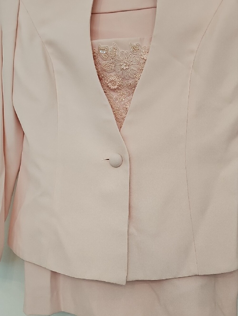 Karen Millen Light Pink Tailored Blazer, Skirt & Beaded Camisol Formal Suit Set - Picture 4 of 13